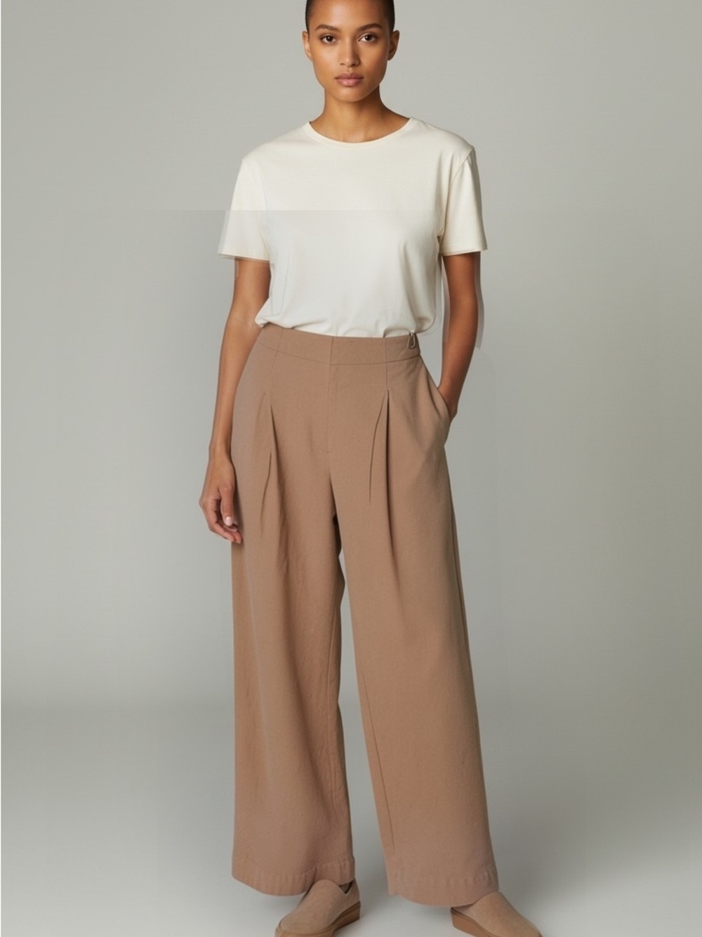Wide-Leg Pleated Women's Pants in Camel